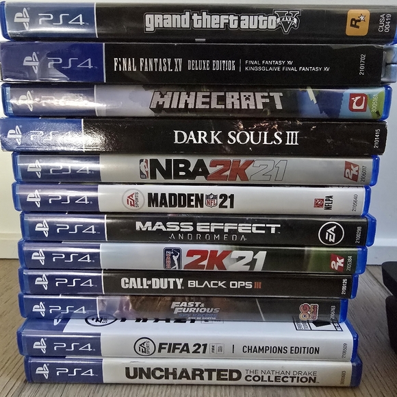 Like New Sony PS4 PlayStation 4 Game Console, Controllers, Charge Station, Games